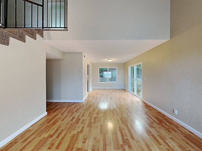 Building Photo - 120 Persimmon Dr