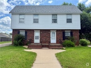 Building Photo - 1404 Camellia Dr