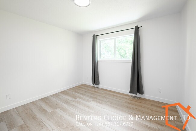 Photo du bâtiment - NEW 2 BEDROOM MAIN FLOOR UNIT WITH ASSIGNED PARKING