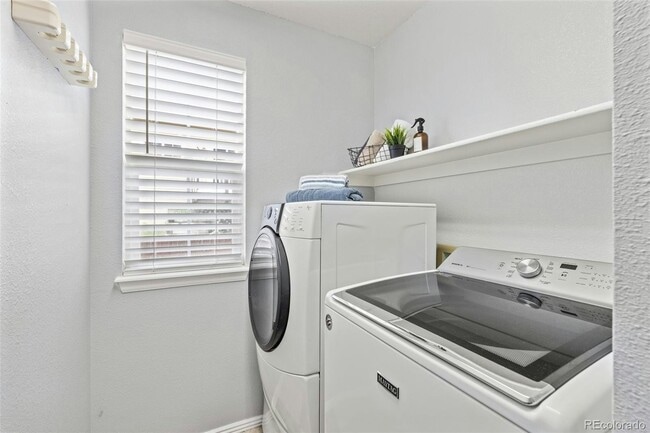Building Photo - 5733 S Yakima Way