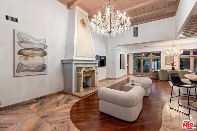 Building Photo - 133 S Swall Dr