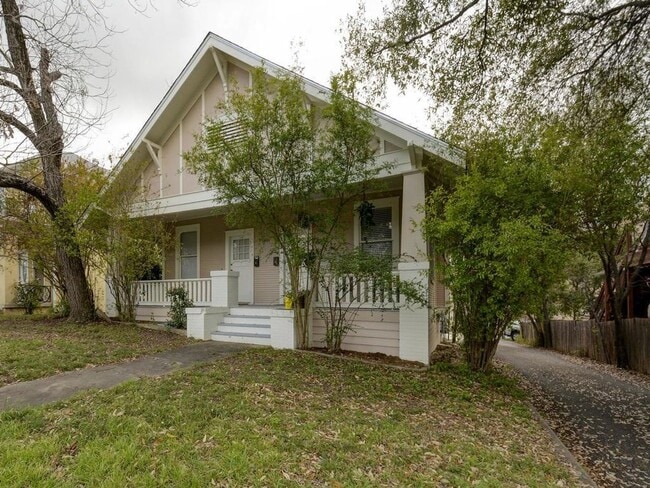 Building Photo - 601 Bellevue Pl