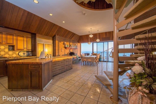 Building Photo - 2944 Solimar Beach Dr
