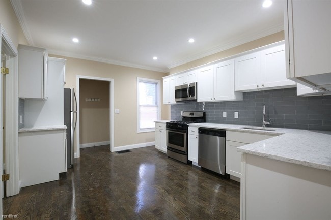Building Photo - 4 br, 2 bath  - 244 Paris St Unit 3