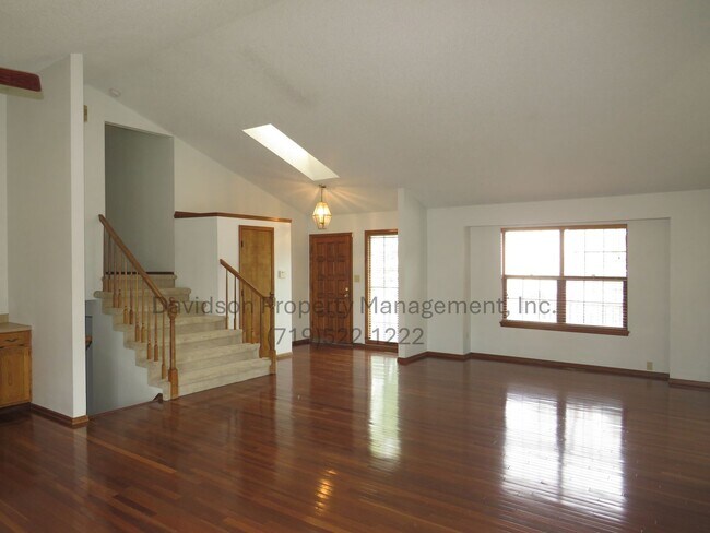 Foto del edificio - Stunning 4 Bedroom House in West Colorado ...