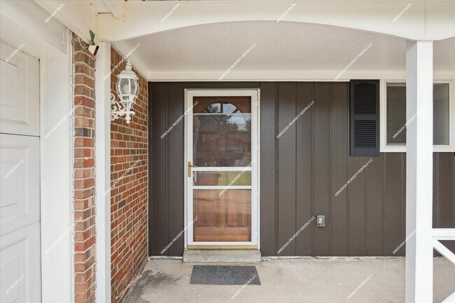 Building Photo - Rare Rental! Beautiful 1900 sq ft 3-bedroo...