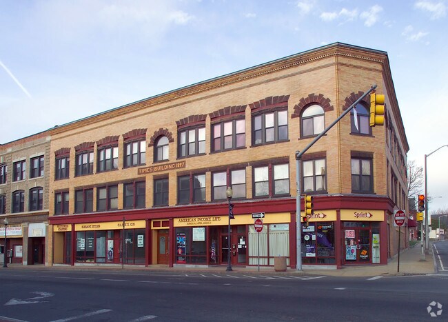 Building Photo - 1-13 Main St