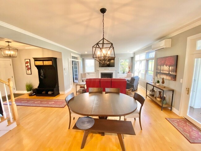 Building Photo - 3 Bedroom Home South Burlington Available ...