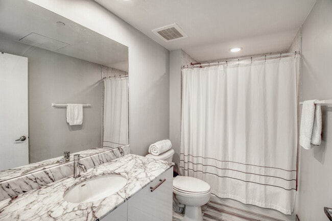 Building Photo - 951 Brickell Ave