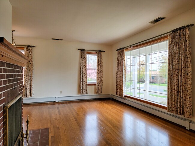 Foto del edificio - 137 N Hoover St