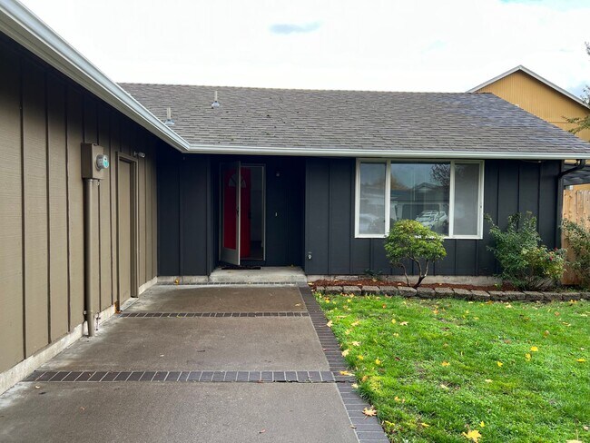 Foto del edificio - Beautiful 3 bedroom 2-bathroom House! **MO...