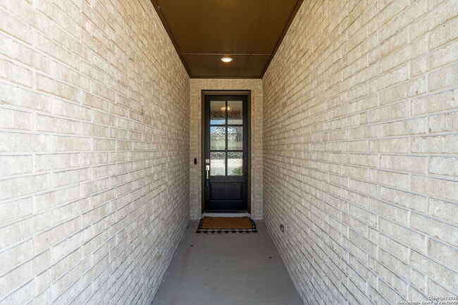 Building Photo - "Charming 4-Bed, 3-Bath Home in Castrovill...