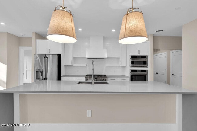 Building Photo - 215 2nd Ave