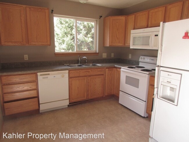 Building Photo - 527 Flormann St