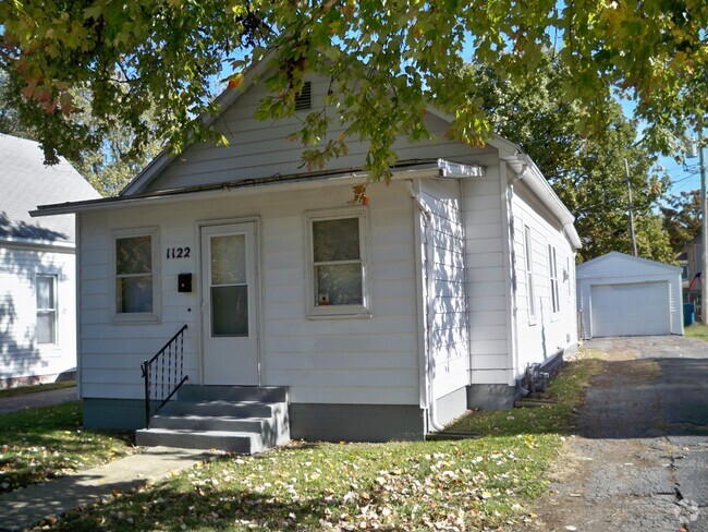 Building Photo - 1122 S Pasfield St