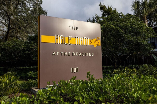 Building Photo - Hale Nani