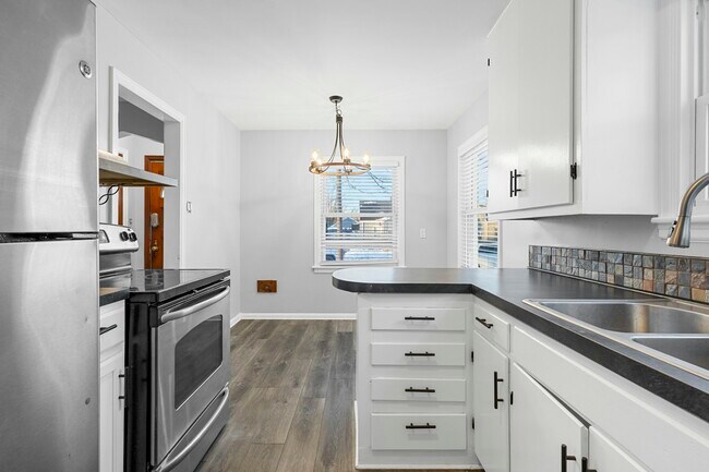 Foto del edificio - 2329 Ida Dr