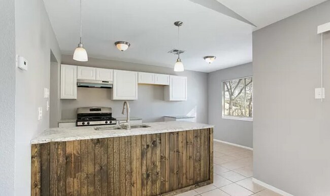 Building Photo - 7826 Oak Forest St