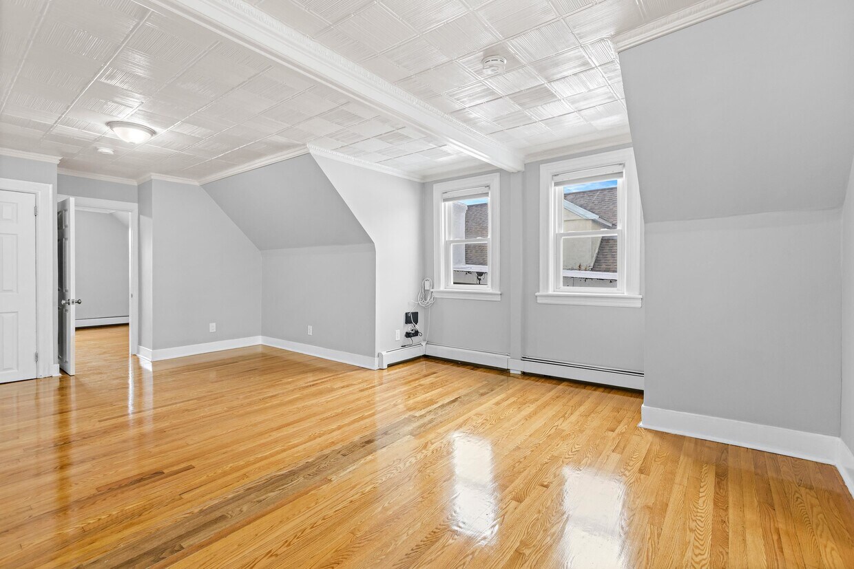 104 Oak St Unit 3, Weehawken, NJ 07086 Room for Rent in Weehawken, NJ