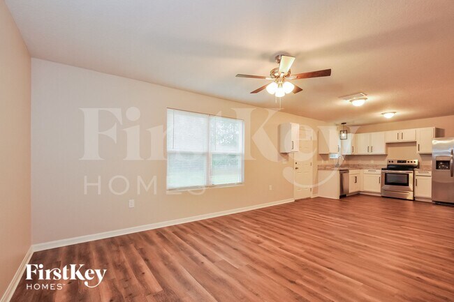 Building Photo - 111 Pine Cir Dr