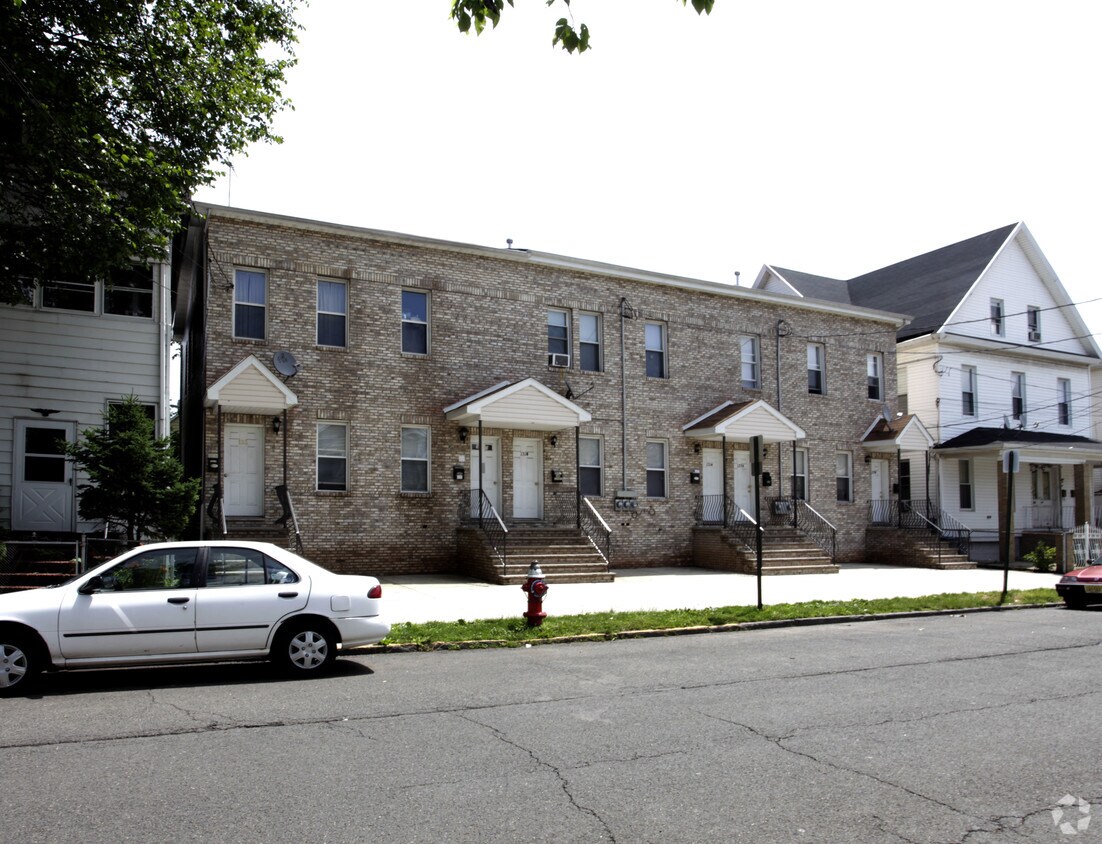 Building Photo - 129-137 Marshall St