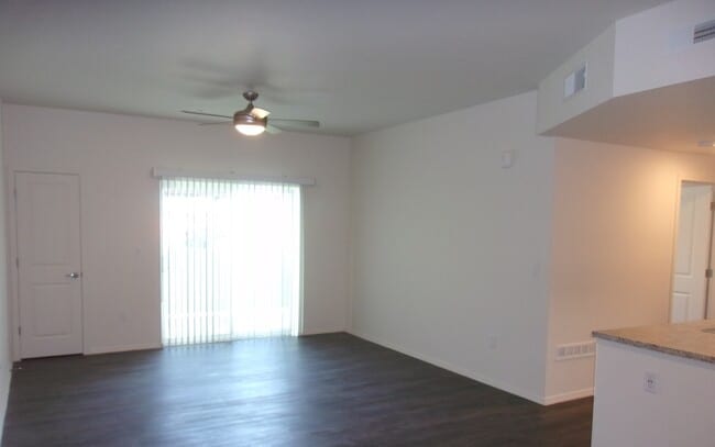 Building Photo - Oasis at the Wells