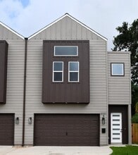 Building Photo - 5901 Crest Ct