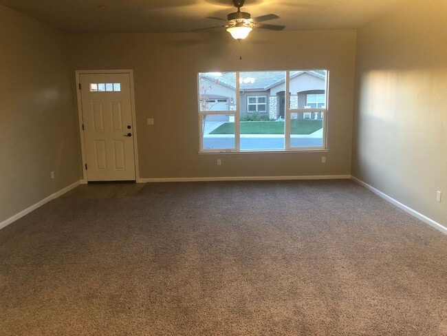 Foto del edificio - 4 Bedroom 2, Bath, 1900 sft. Ione Home for Lease.