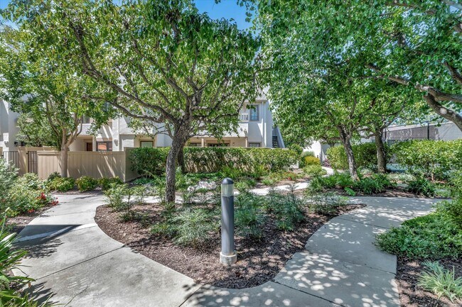 Foto del edificio - Hamilton Place Townhome