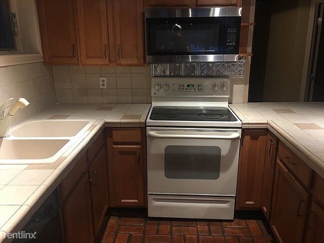 Building Photo - 2 br, 1 bath Apartment - 11589 Ember Drive