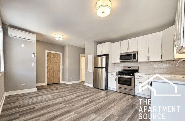 Building Photo - 3939 N Janssen Ave