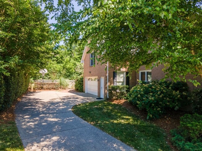 Building Photo - 2008 Hunterwood Dr