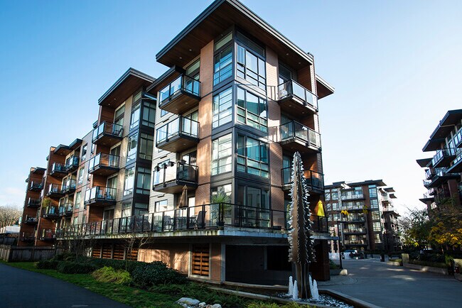 Photo du bâtiment - 717 3rd St W