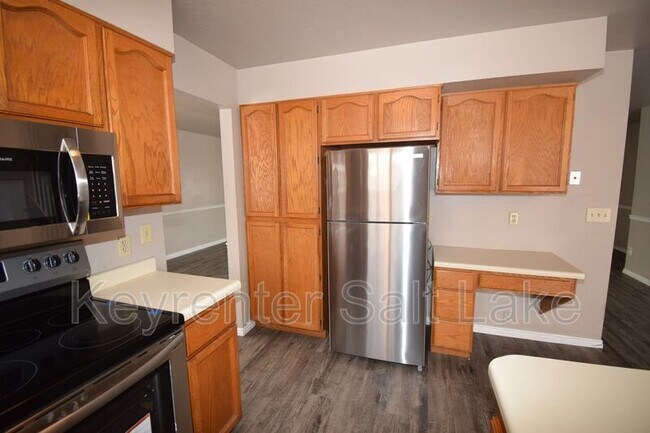 Building Photo - 10321 Golden Willow Dr