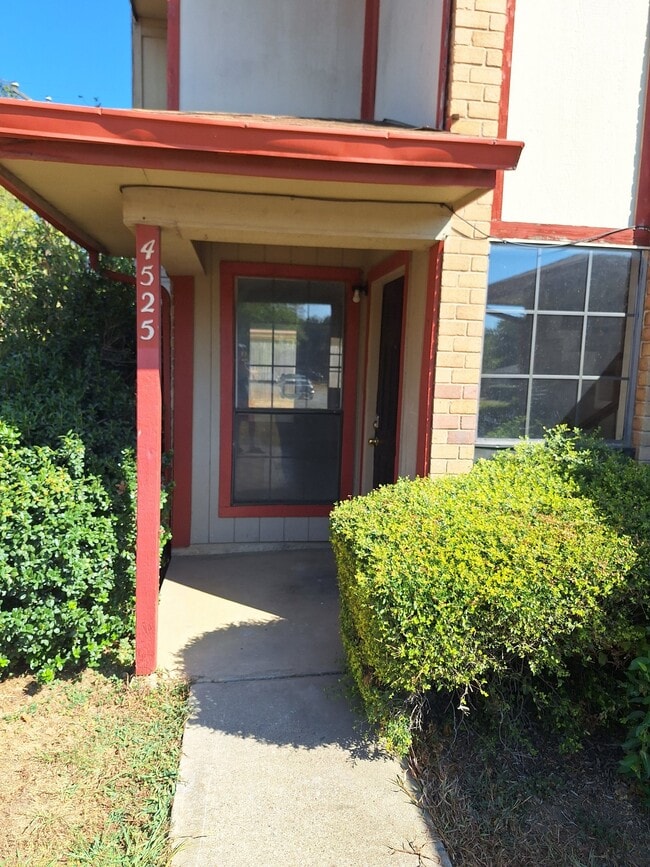 Building Photo - 4525 Compass Ct