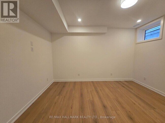 Building Photo - 592 Danforth Rd