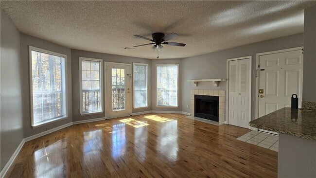 Foto del edificio - 1313 Red Deer Way