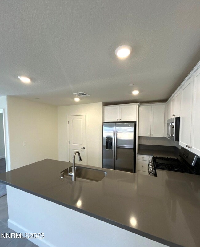 Building Photo - 963 Cascade Range Dr