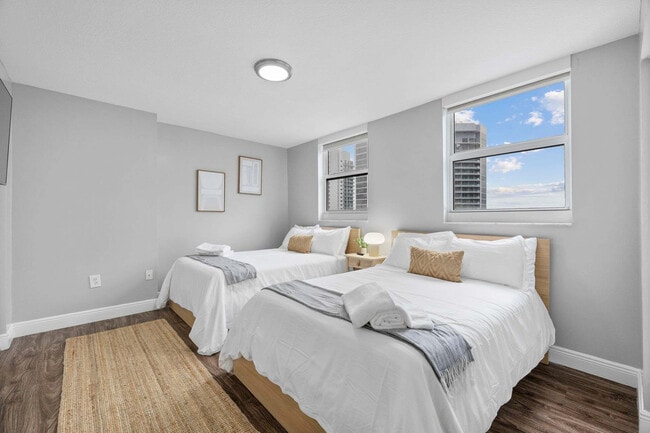 Foto del edificio - 1 SE 12th St