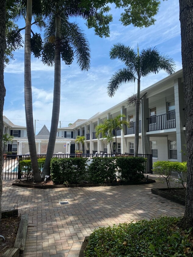 Primary Photo - 5221 Bayshore Blvd