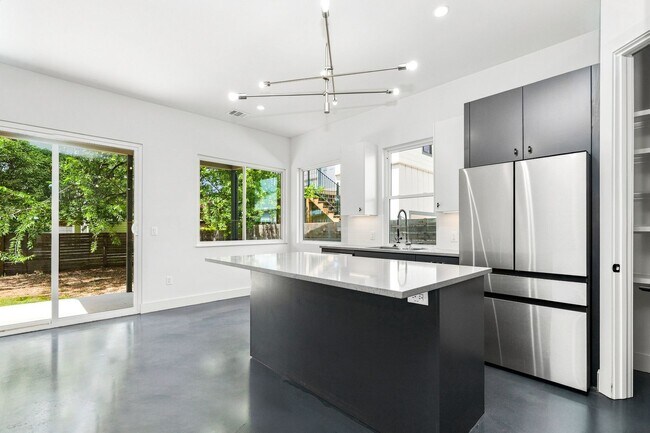Foto del edificio - 935 E 51st St