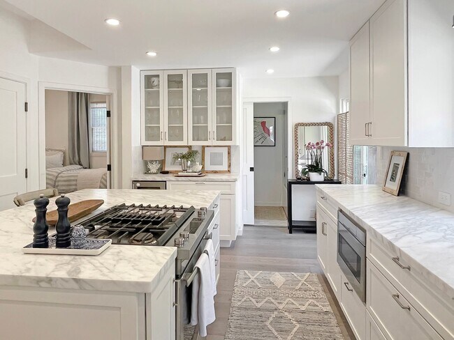 Foto del edificio - Remodeled and Modern, Open Floor-plan, Lux...