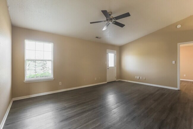 Building Photo - 1418 Green Spring Way