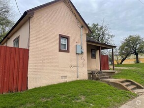 Building Photo - 1208 E 8th St