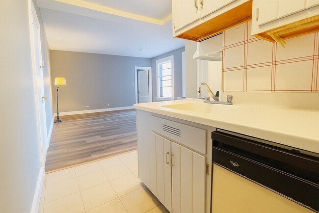 Building Photo - 140 Chestnut St