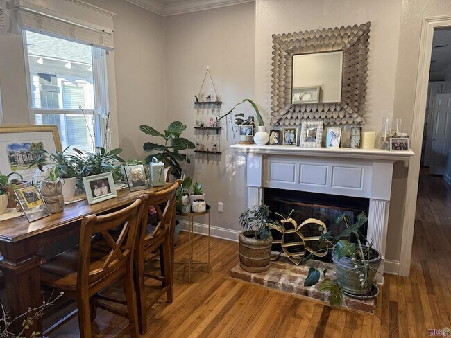 Building Photo - 717 Acadia St