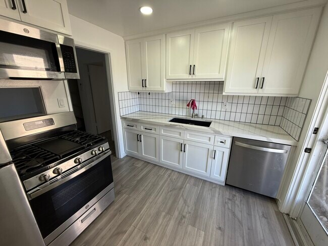 Building Photo - 51 Geneive St