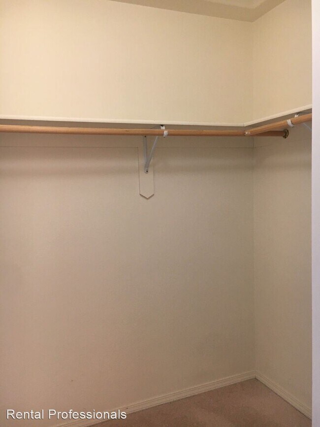 Foto del edificio - 2 br, 2 bath House - 825 Forest Glen Unit E