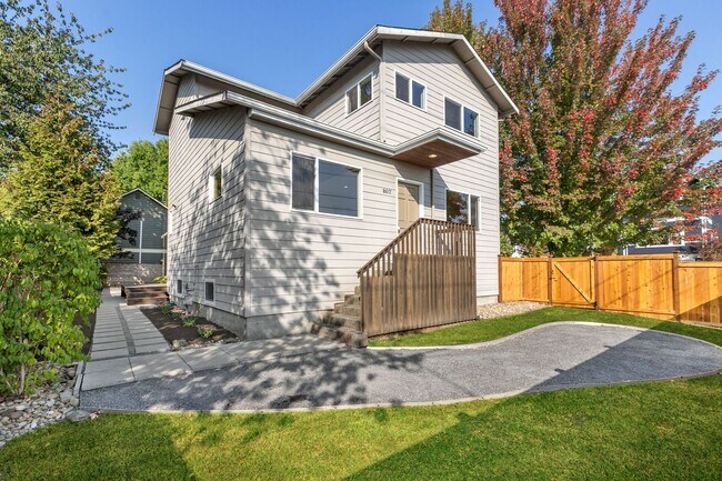 Building Photo - Big Brilliant Greenwood Home: 87th and Linden