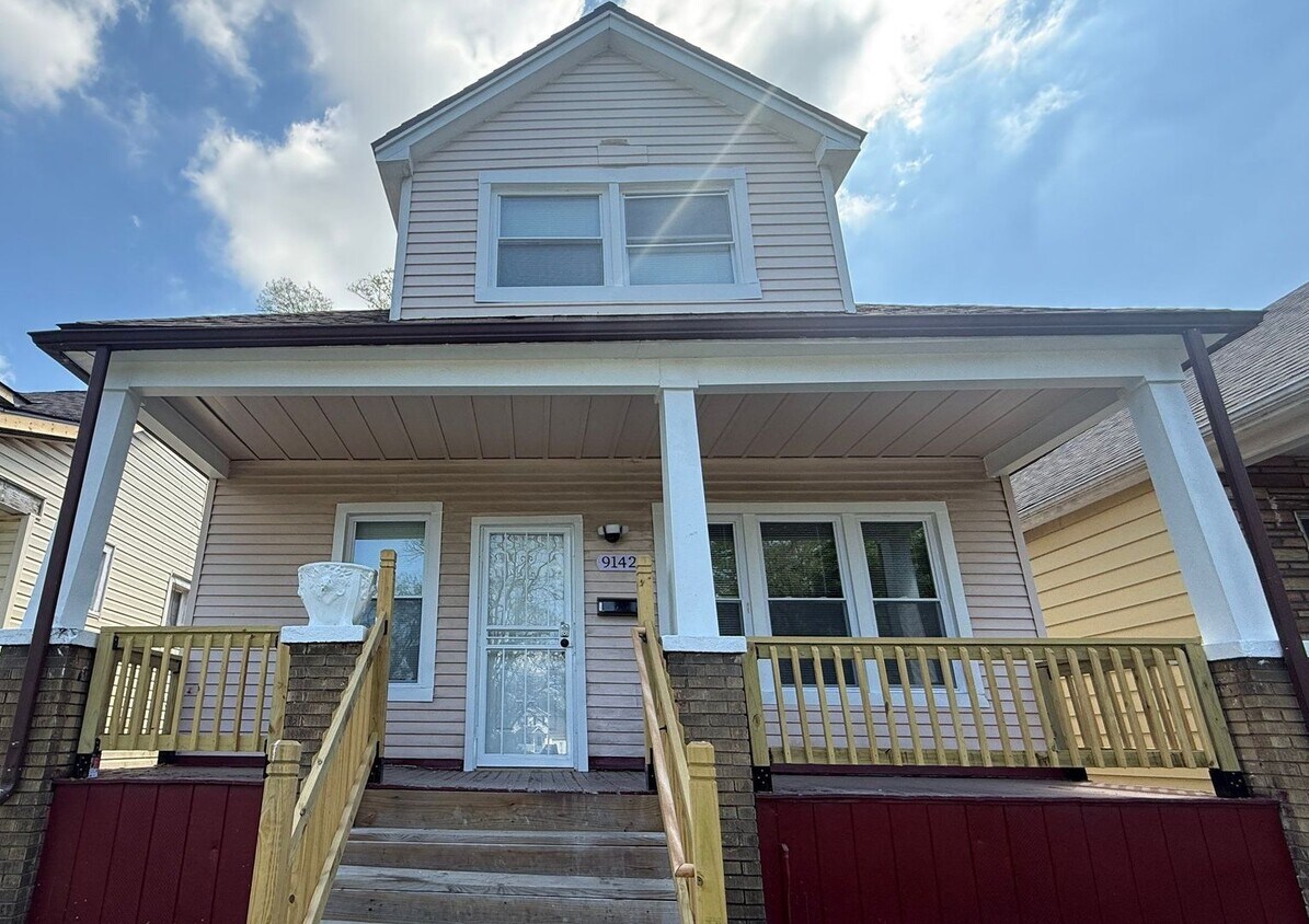 Foto principal - Renovated 3-Bedroom Home – We Welcome Sect...